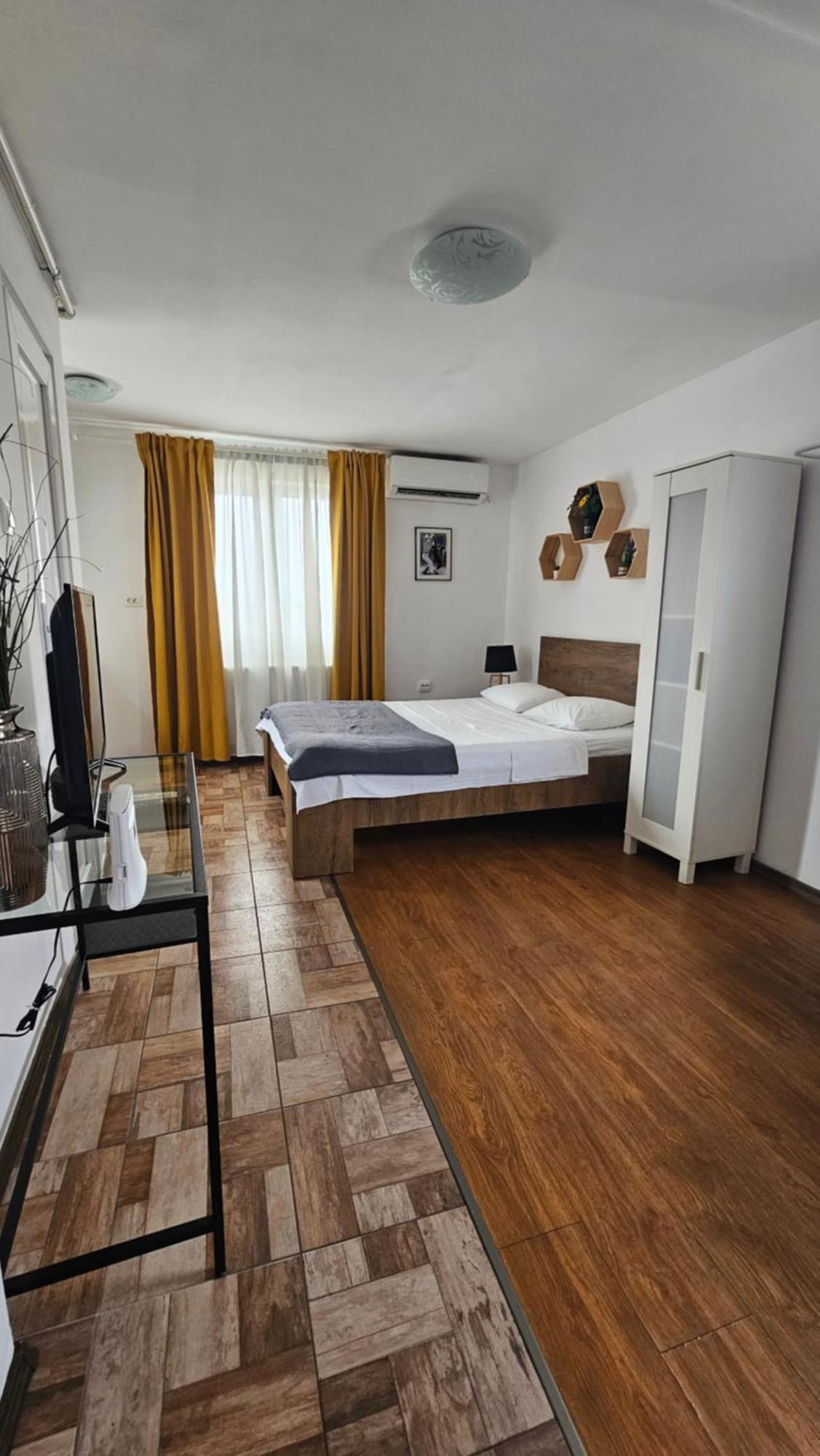 Color Apartments Old Town Center Бухарест Экстерьер фото