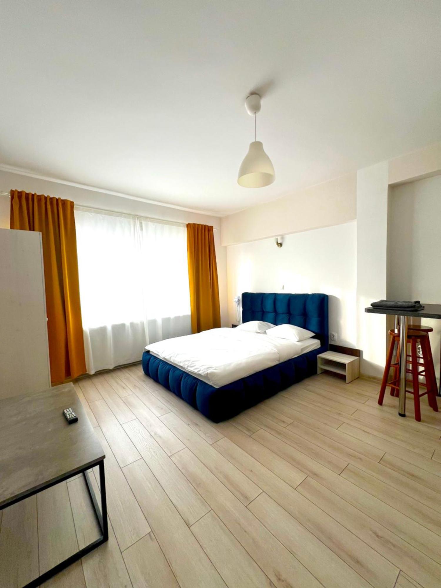 Color Apartments Old Town Center Бухарест Экстерьер фото